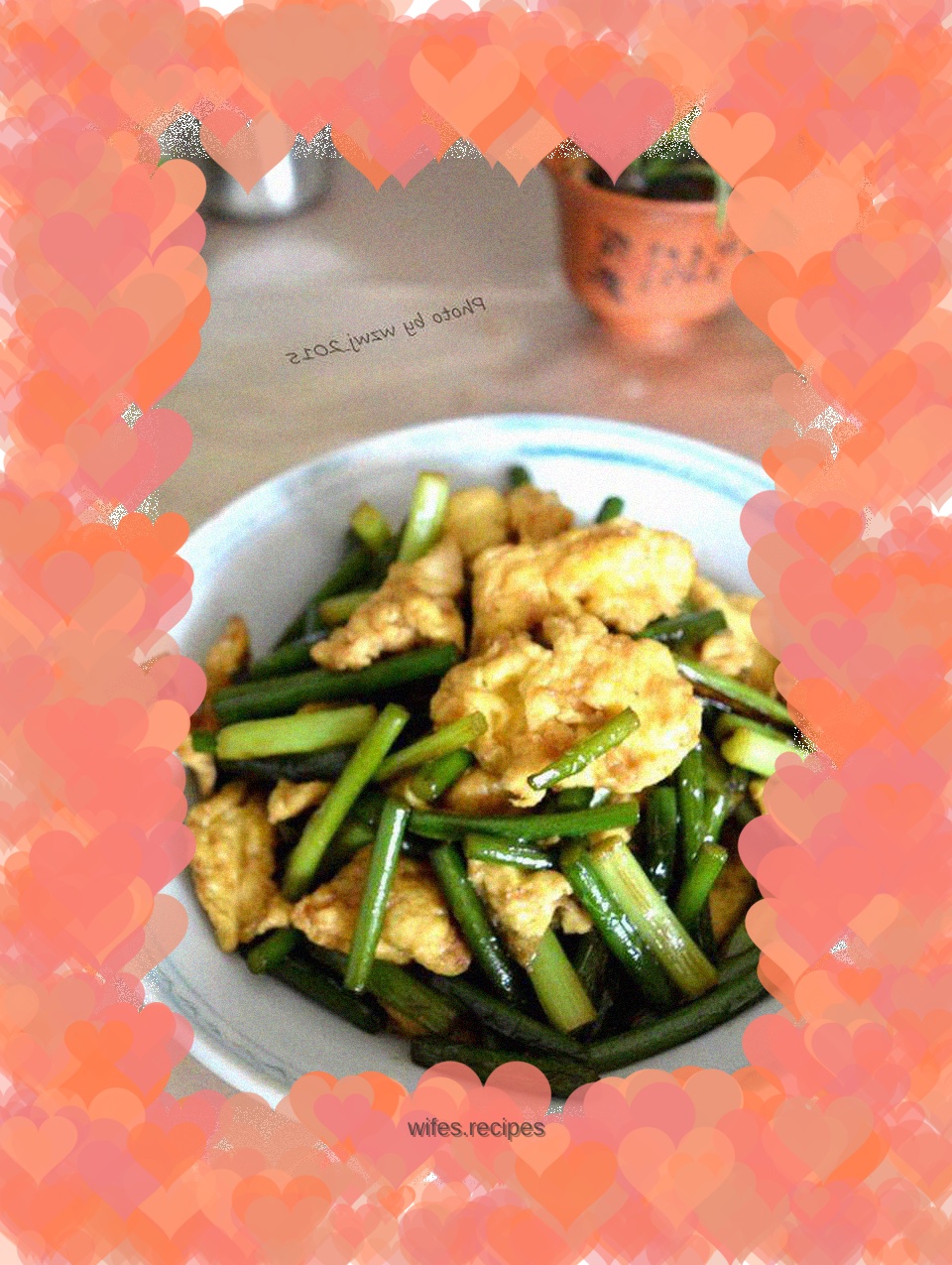 Fried eggs with garlic