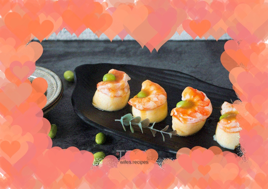 Eat a whole tamagoyaki shrimp in one bite