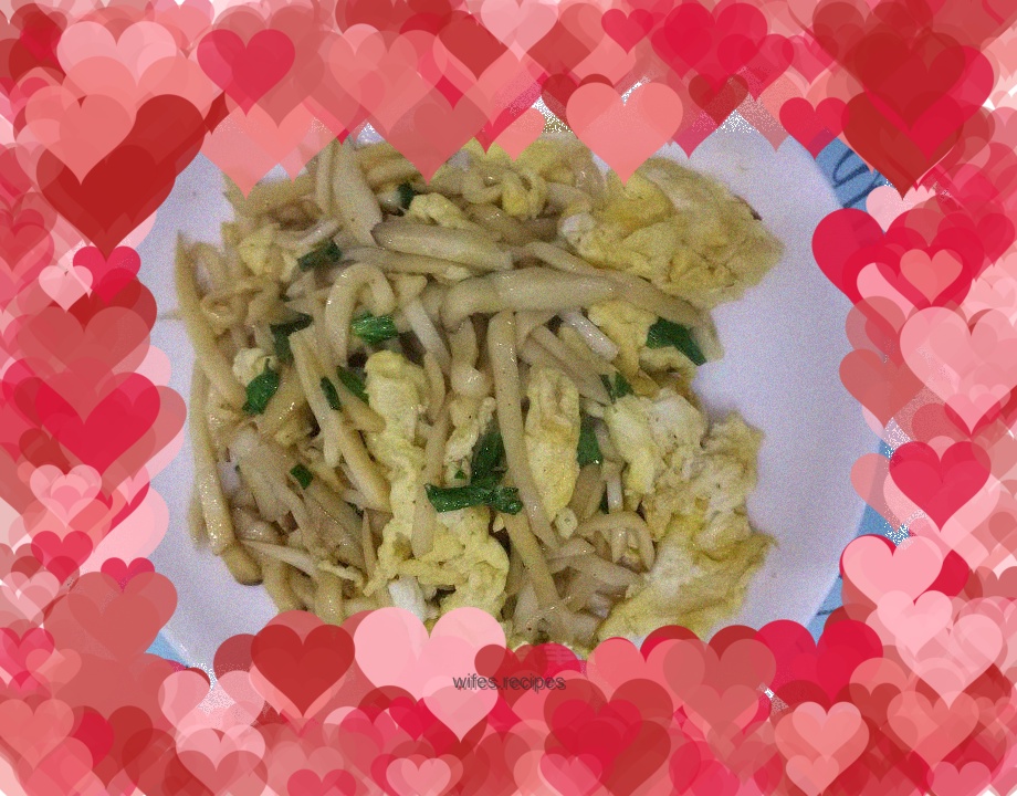 Scrambled eggs with king oyster mushrooms