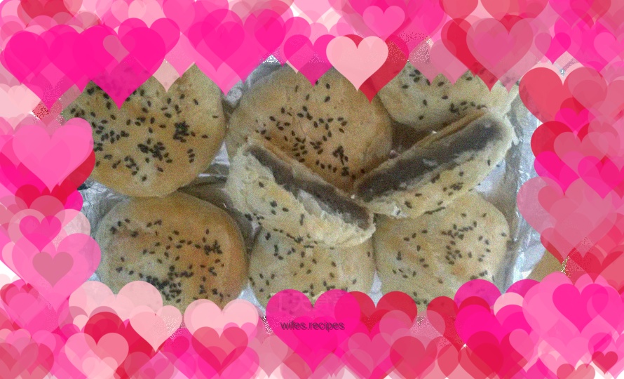 Soviet-style mung bean paste mooncakes