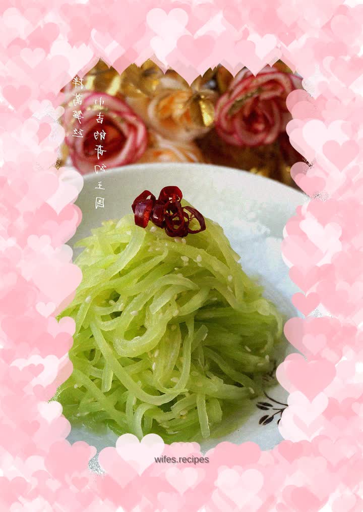 Shredded cold lettuce