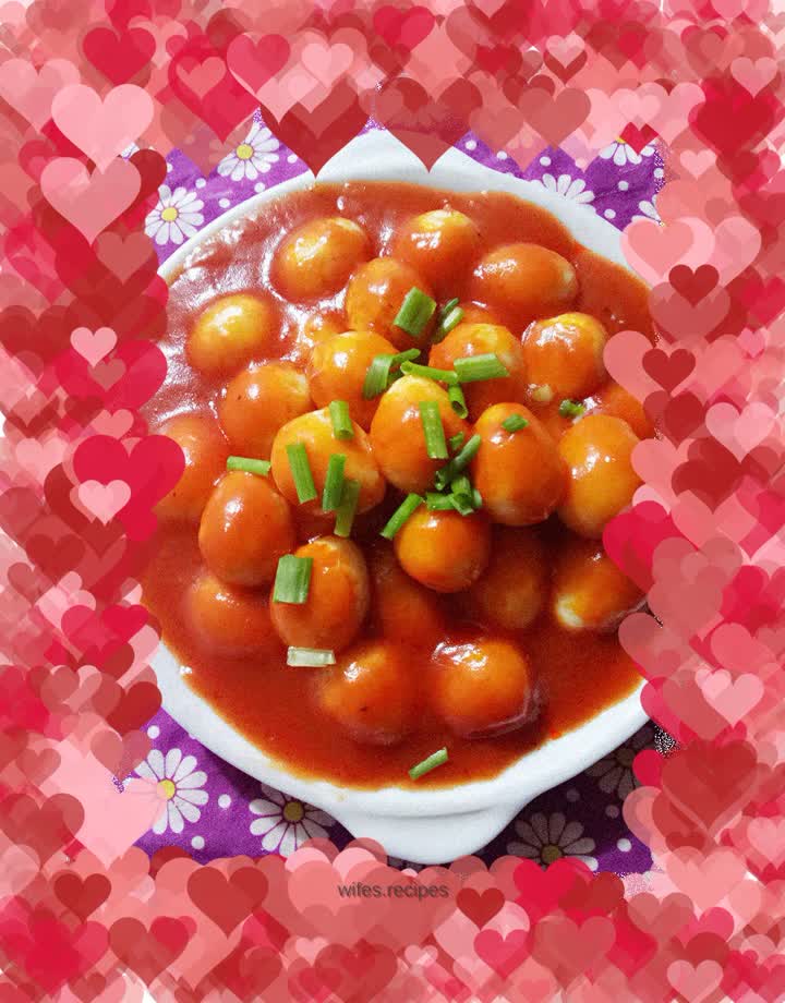 Quail eggs with tomato sauce