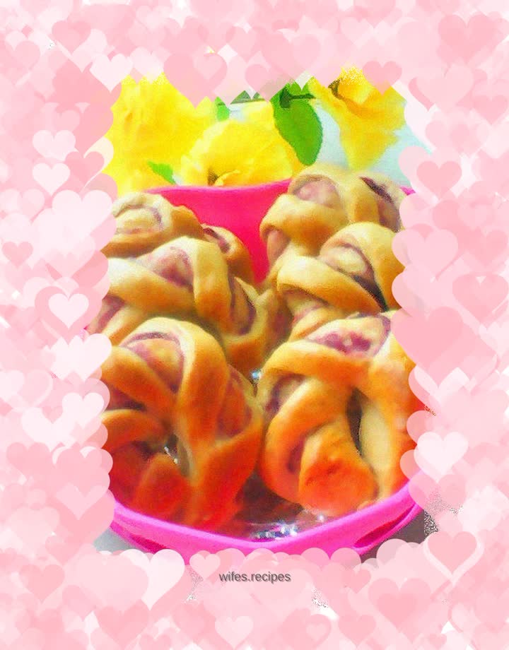 Purple potato flower roll bread