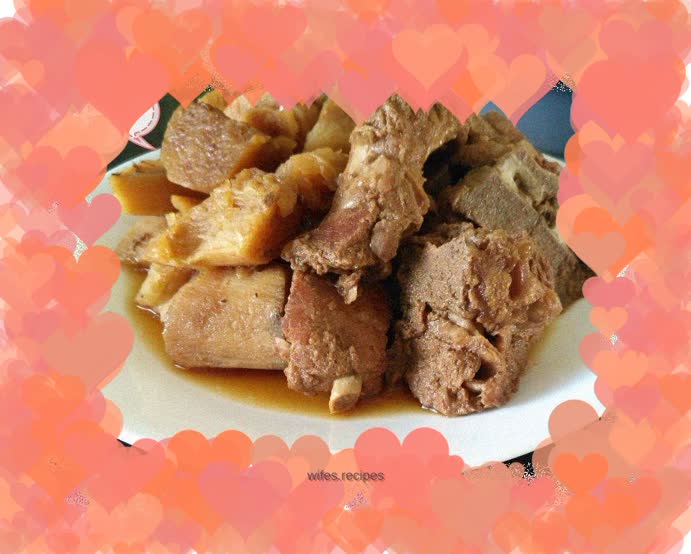 Sauce-flavored pork ribs with yam