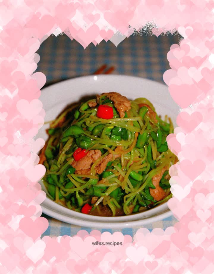 Stir-fried pork with black bean sprouts