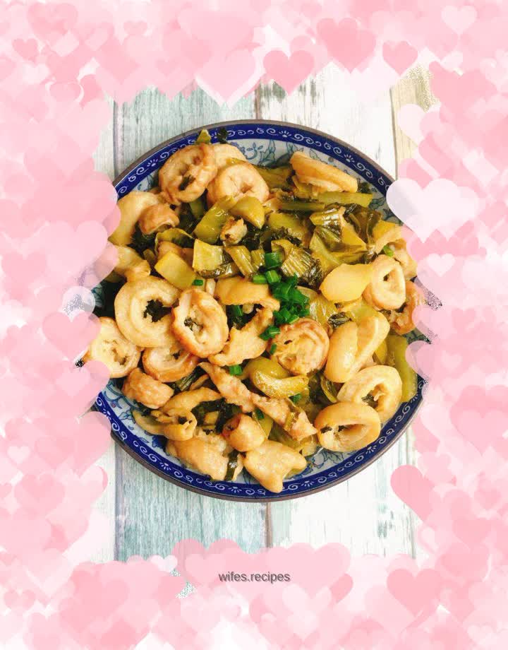 Braised pork intestines