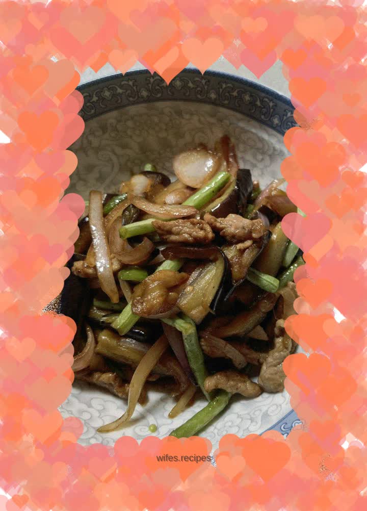 Stir-fried pork slices with onions and eggplants