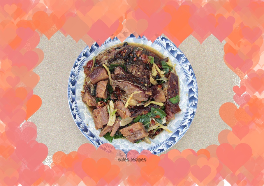 Fried preserved fish with chopped pepper