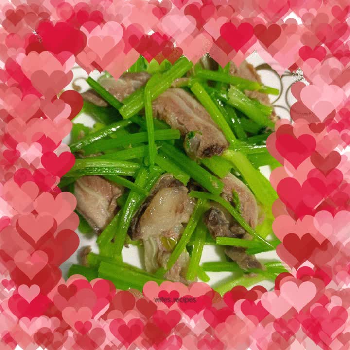 Stir-fried donkey meat and celery in water
