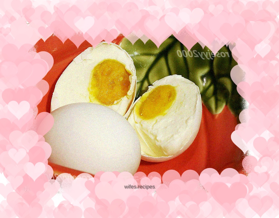 Home-pickled salted eggs
