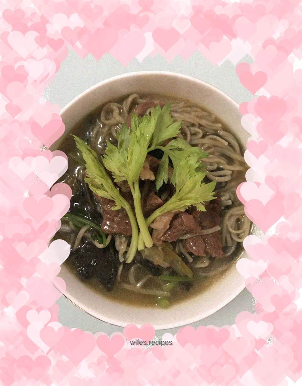 Sauerkraut, mutton and mung bean noodles