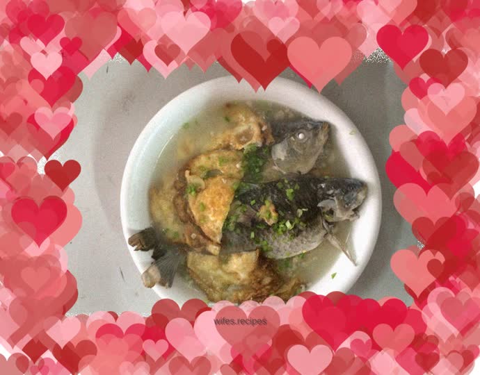 Poached crucian carp milk soup