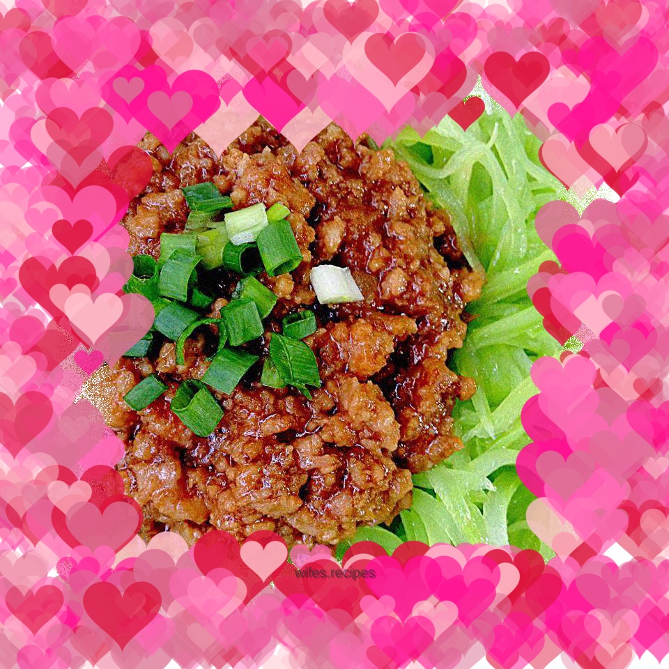 Cold Lettuce and Bolognese Sauce