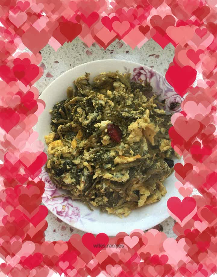 Fried eggs with pickled vegetables