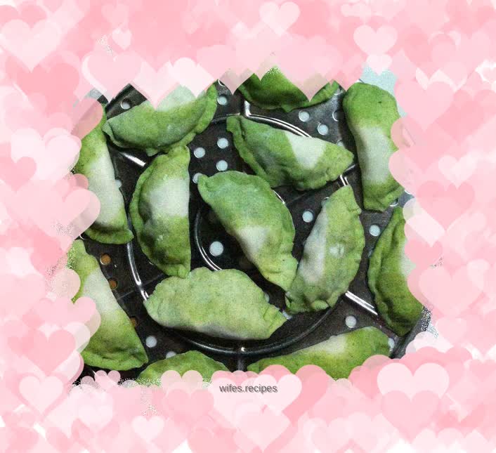 Two-color dumplings at the beginning of spring