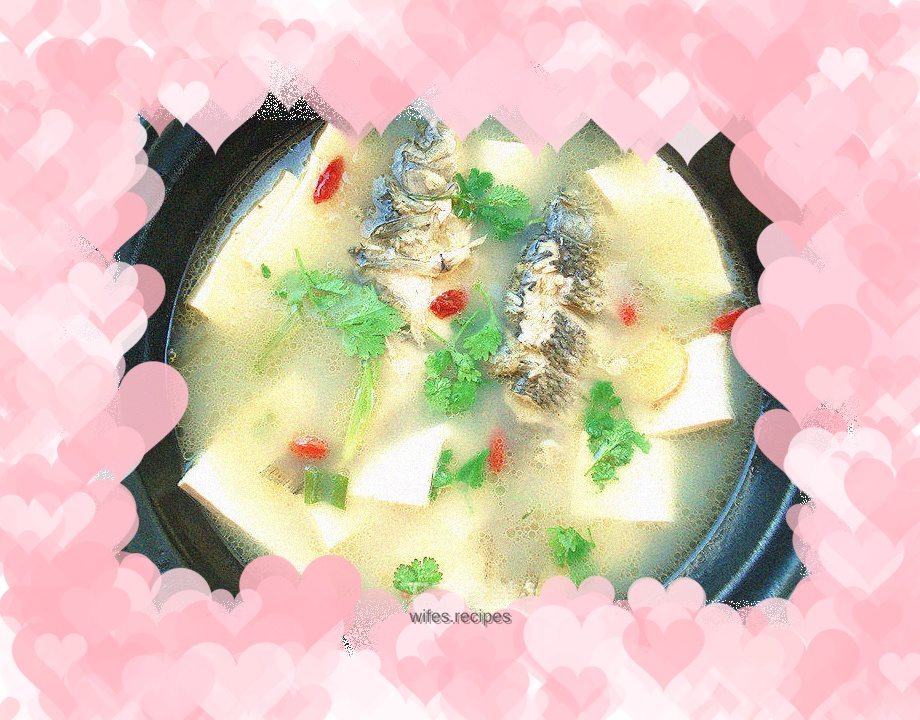 Crucian carp tofu soup