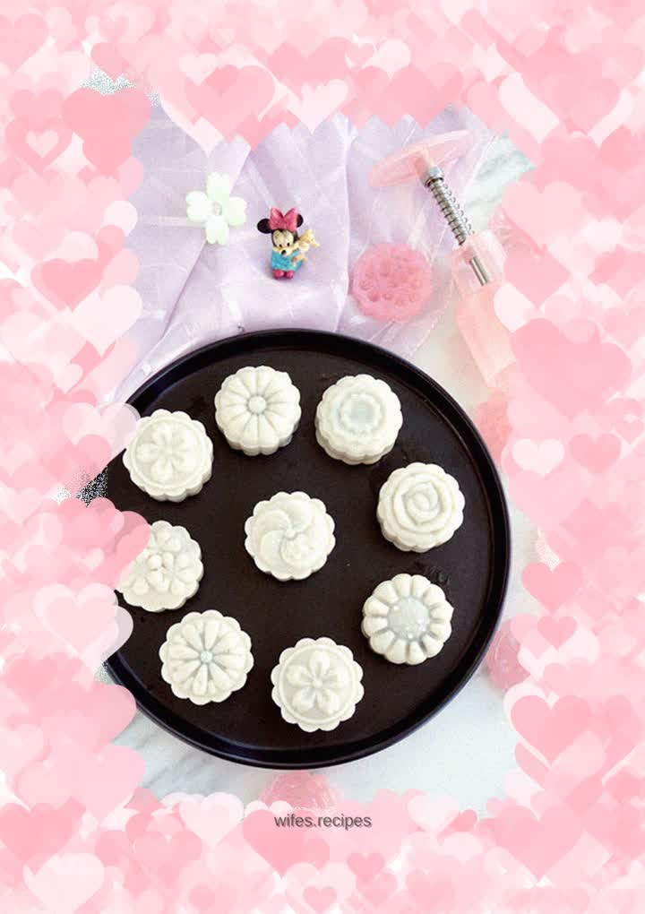 Lirong and snowskin mooncakes