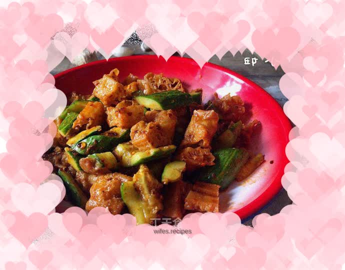 Cucumber mixed with fried dough sticks