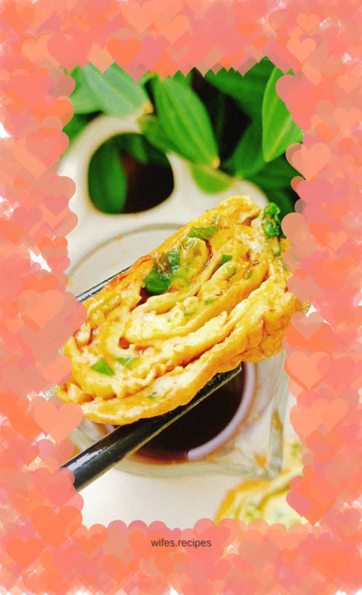 Fried egg with chopped green onions