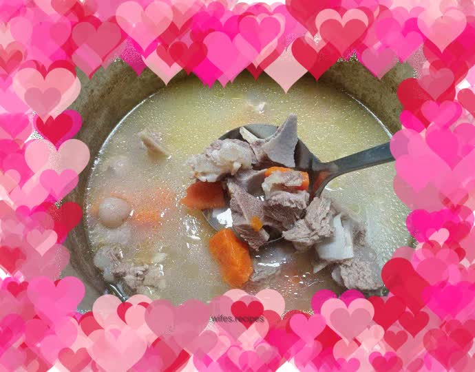 Fan bone carrot soup