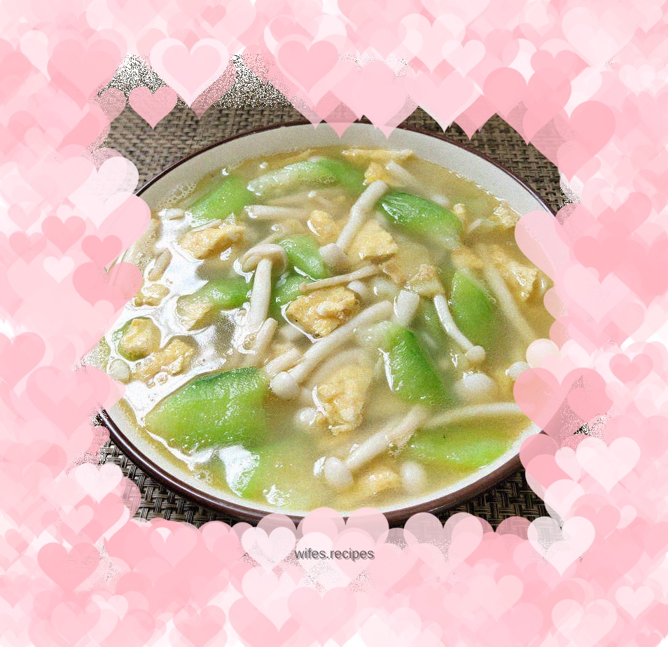 White Jade Mushroom and Luffa Soup