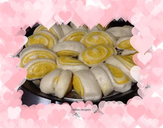 Pumpkin steamed buns