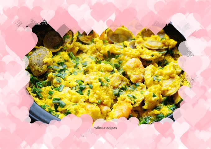 Chives and seafood omelette