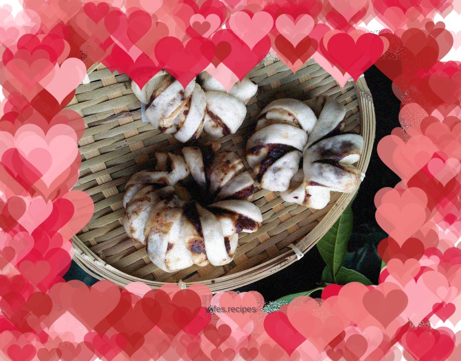 Date paste flower roll