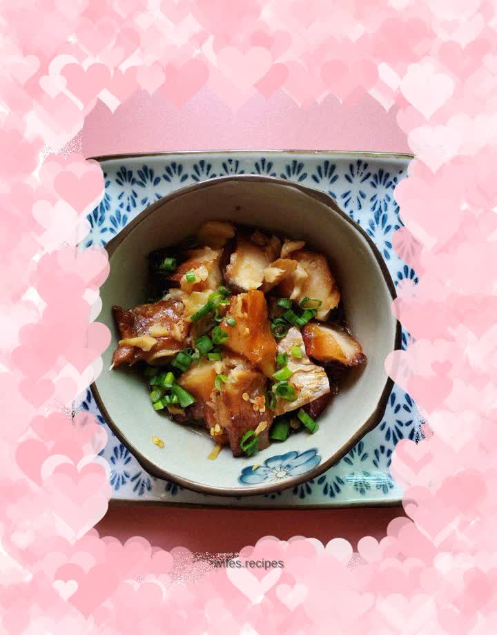 Steamed cured fish with ginger and garlic