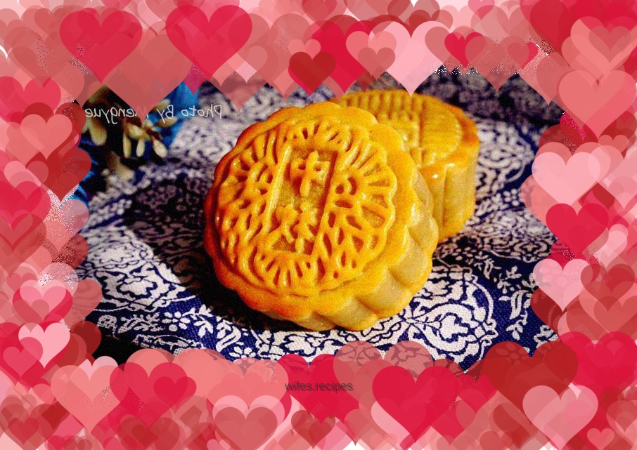 Cantonese style lotus paste and egg yolk mooncake