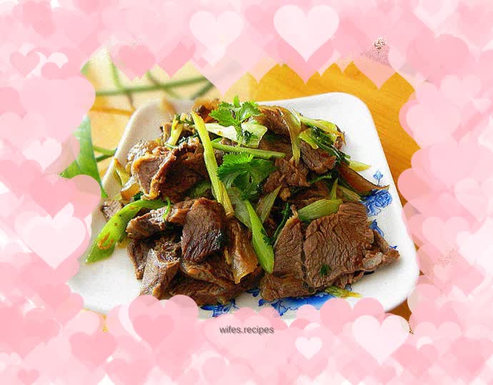Stir-fried beef slices with green onions