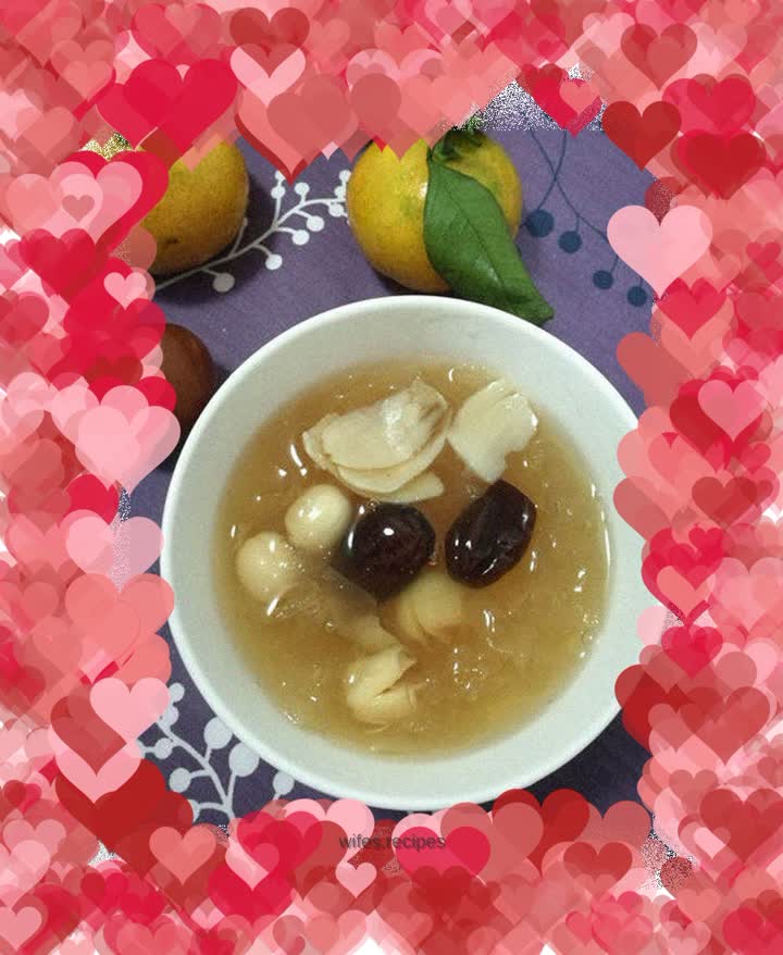 Tremella lily and lotus seed soup