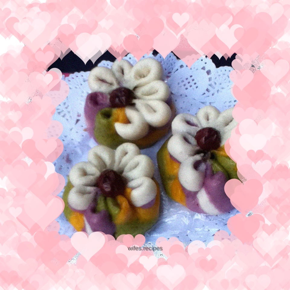 Colorful chive meat buns