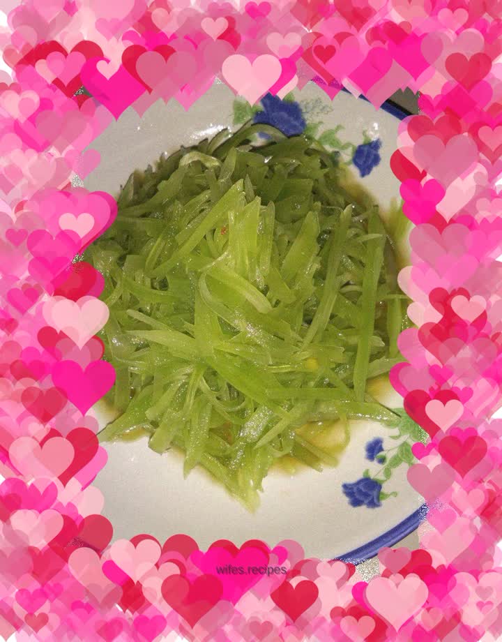 Shredded cold lettuce