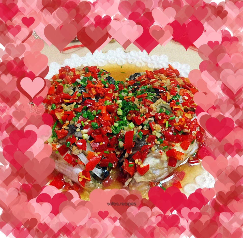 Fish head with chopped pepper