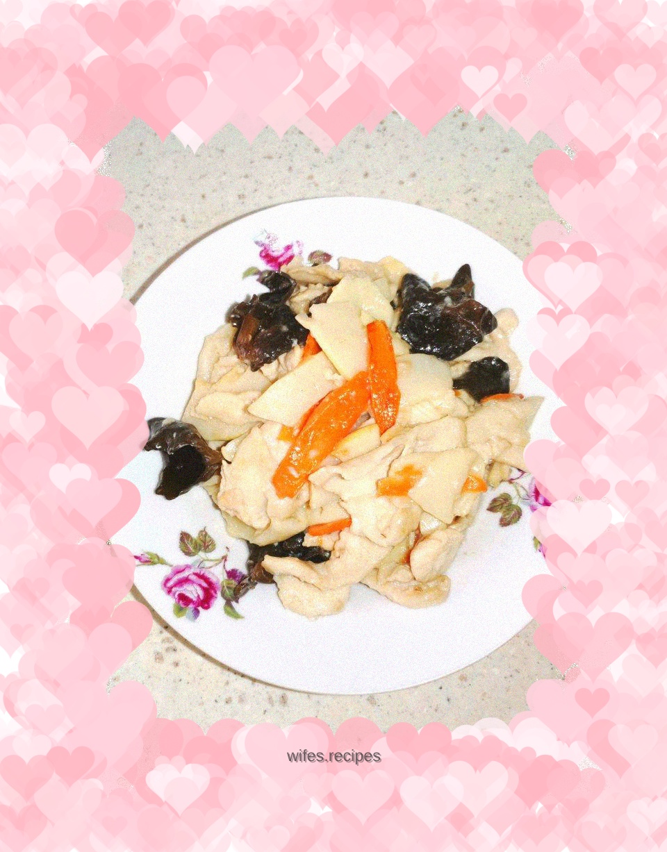 Stir-fried chicken slices with winter bamboo shoots