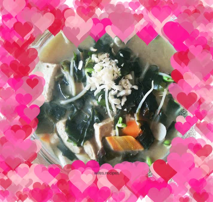 Reduced fat wakame beef soup