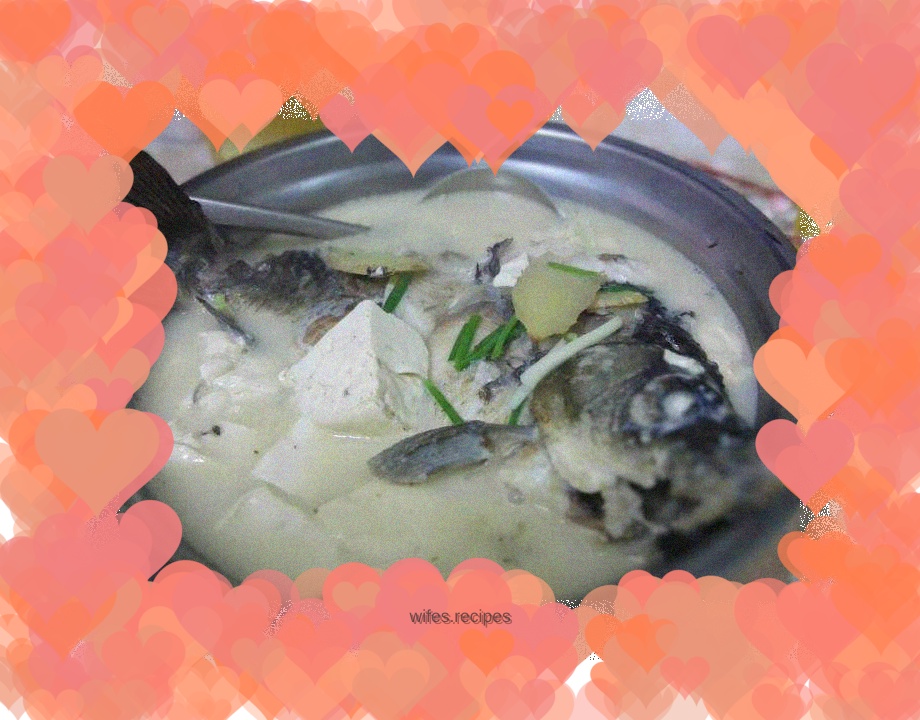 Crucian carp tofu soup