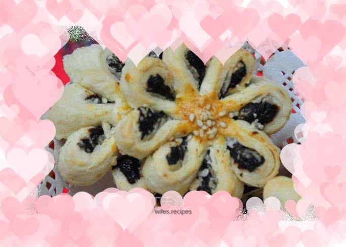 Three-flavor chrysanthemum cake---red dates, ginger, tangerine peel