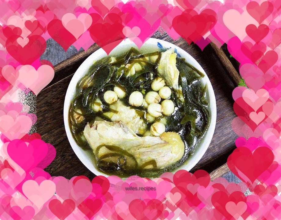 Lotus seed and kelp chicken bone soup