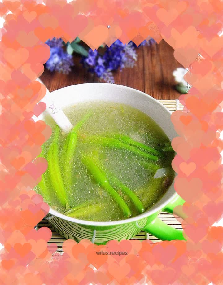 Fresh yellow croaker fish head soup