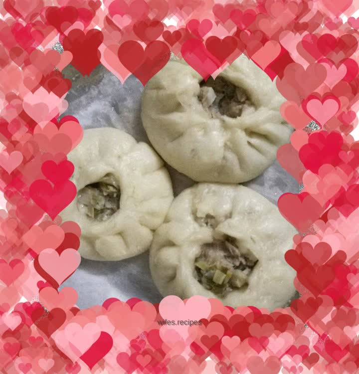 Pork buns with green onions