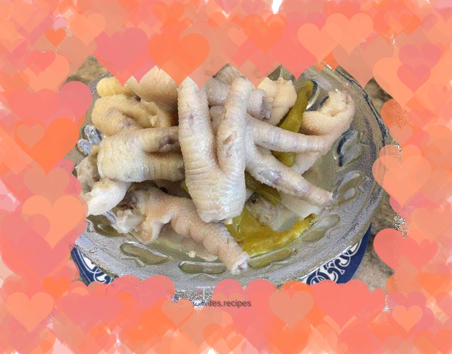 Pickled pepper chicken feet
