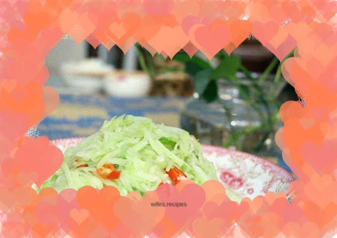 Stir-fried shredded chayote