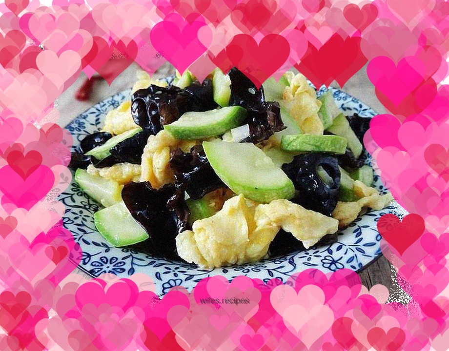 Scrambled eggs with zucchini and fungus