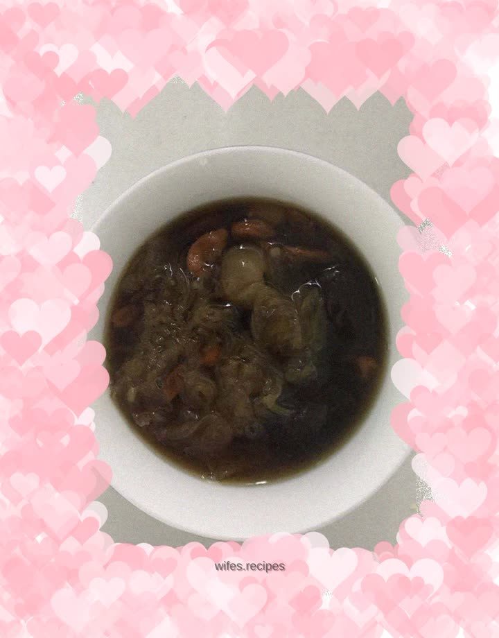 Tremella, lotus seeds, wolfberry, longan and jujube soup