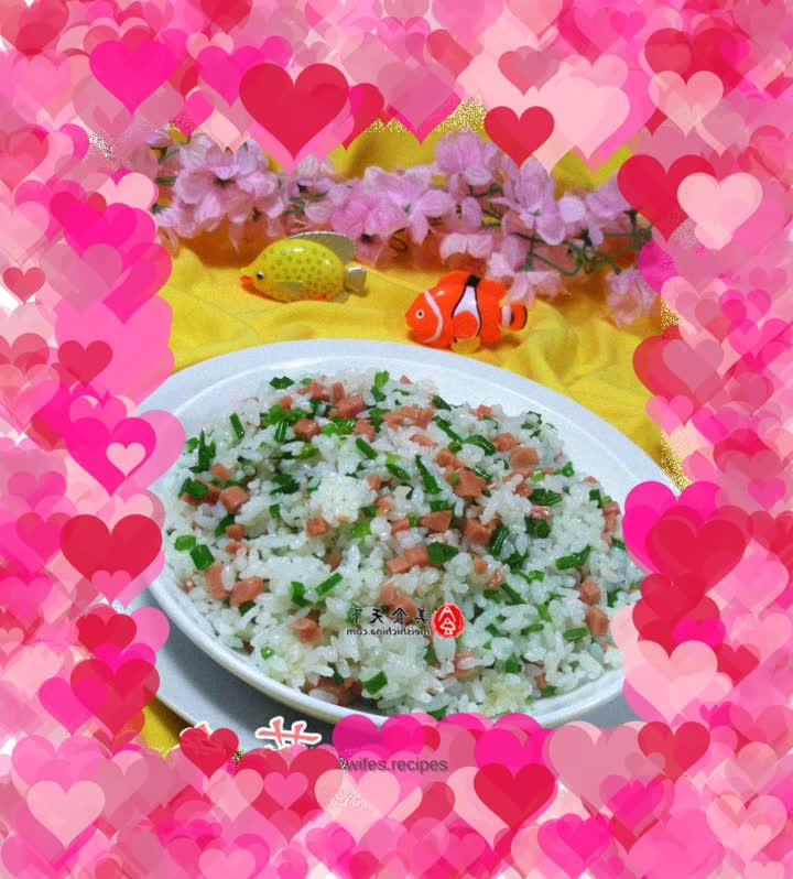 Fried rice with chive flowers and ham sausage