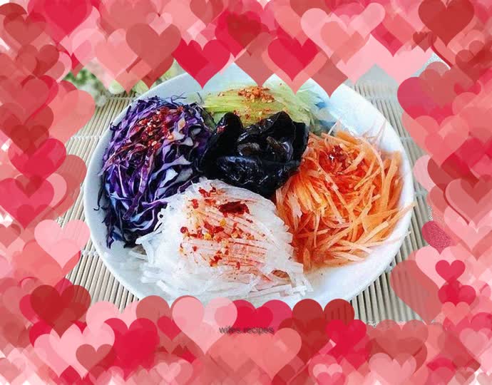 Vegetable dumplings with sauce