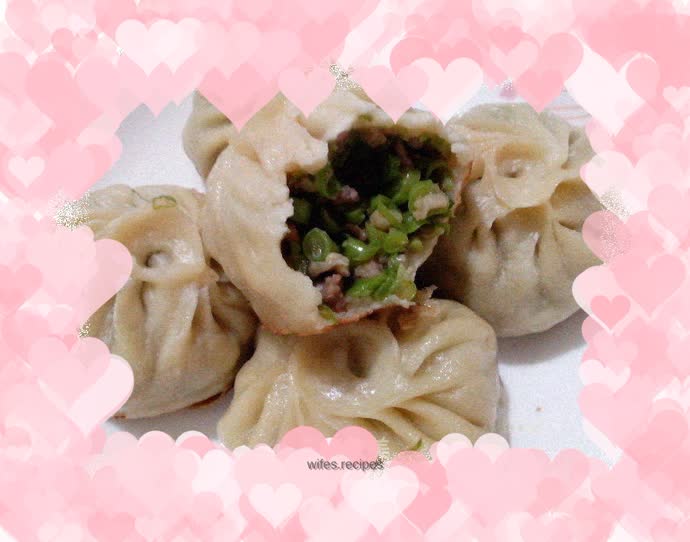 Sautéed green bean and minced pork buns