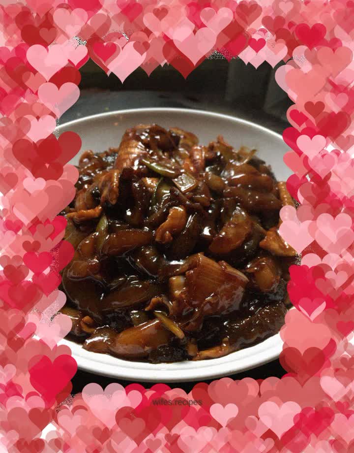 Braised sea cucumber with black pork (roasted sea cucumber with green onions)